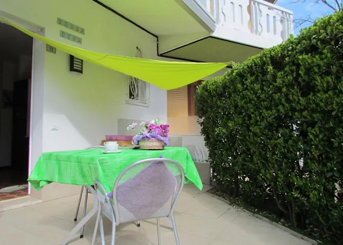 Villa With Garden And Place *